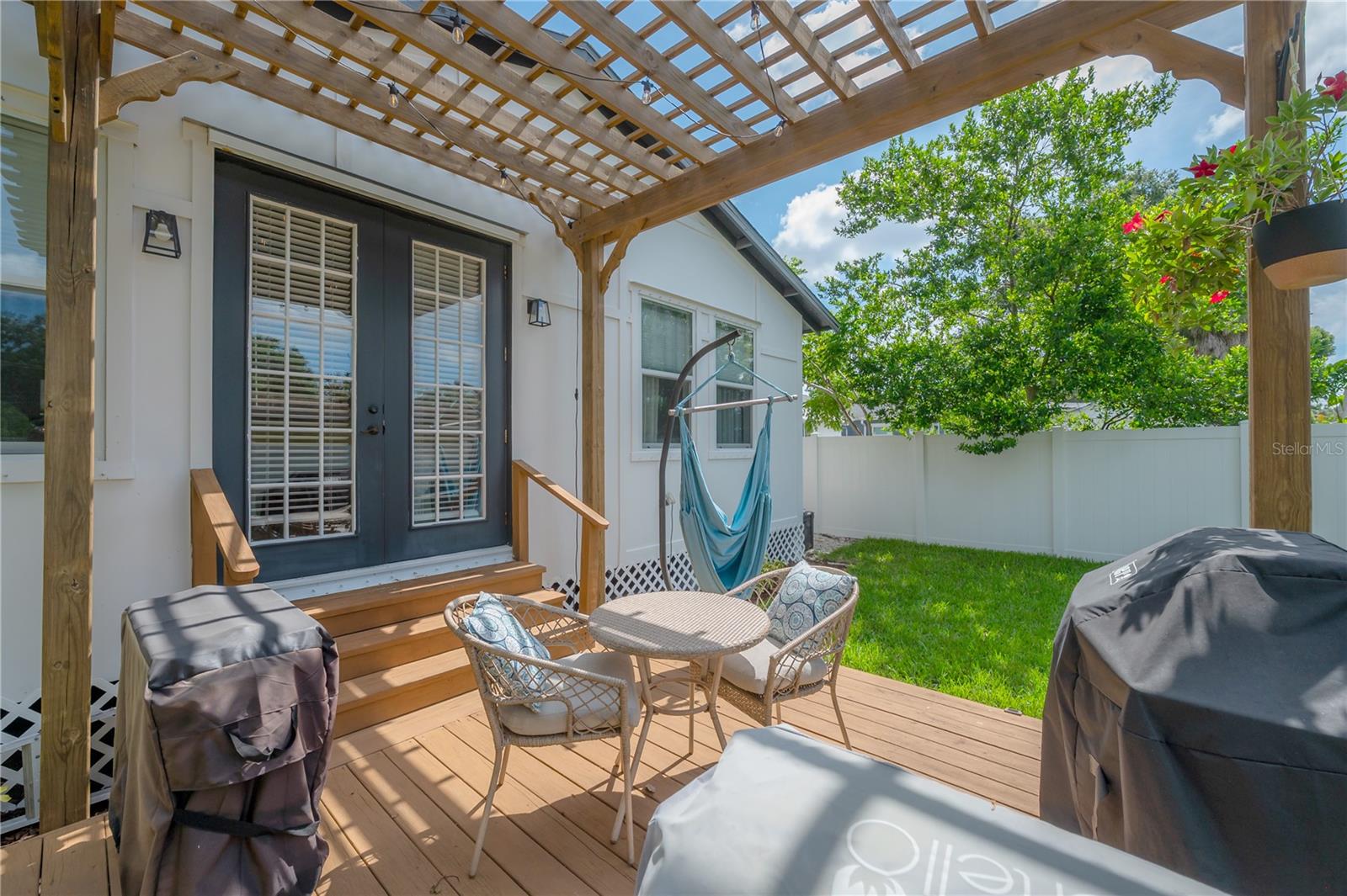 208 W FLORIBRASKA AVE