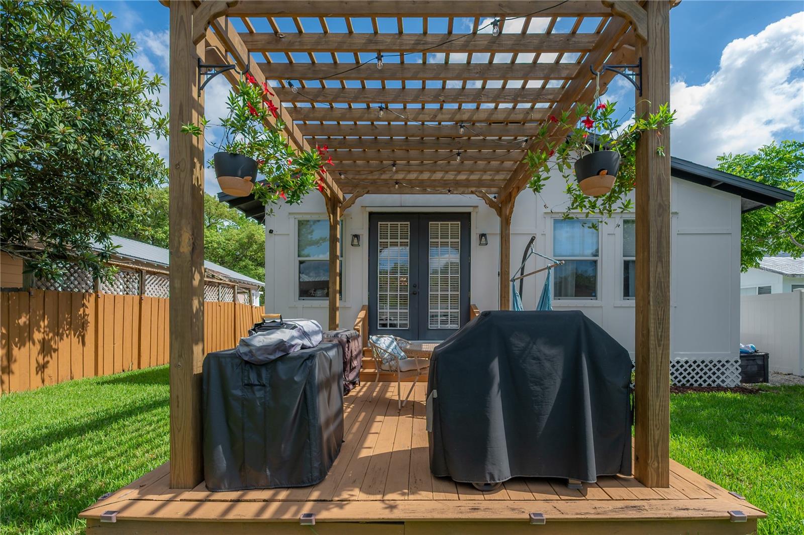 208 W FLORIBRASKA AVE