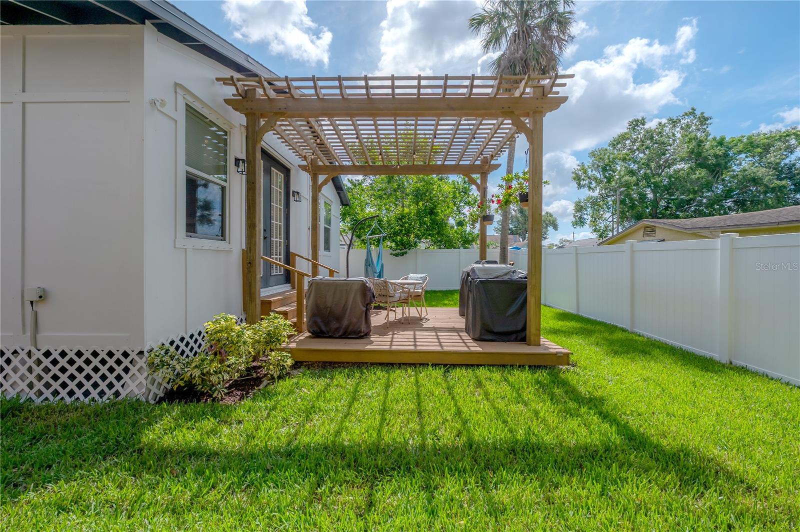 208 W FLORIBRASKA AVE