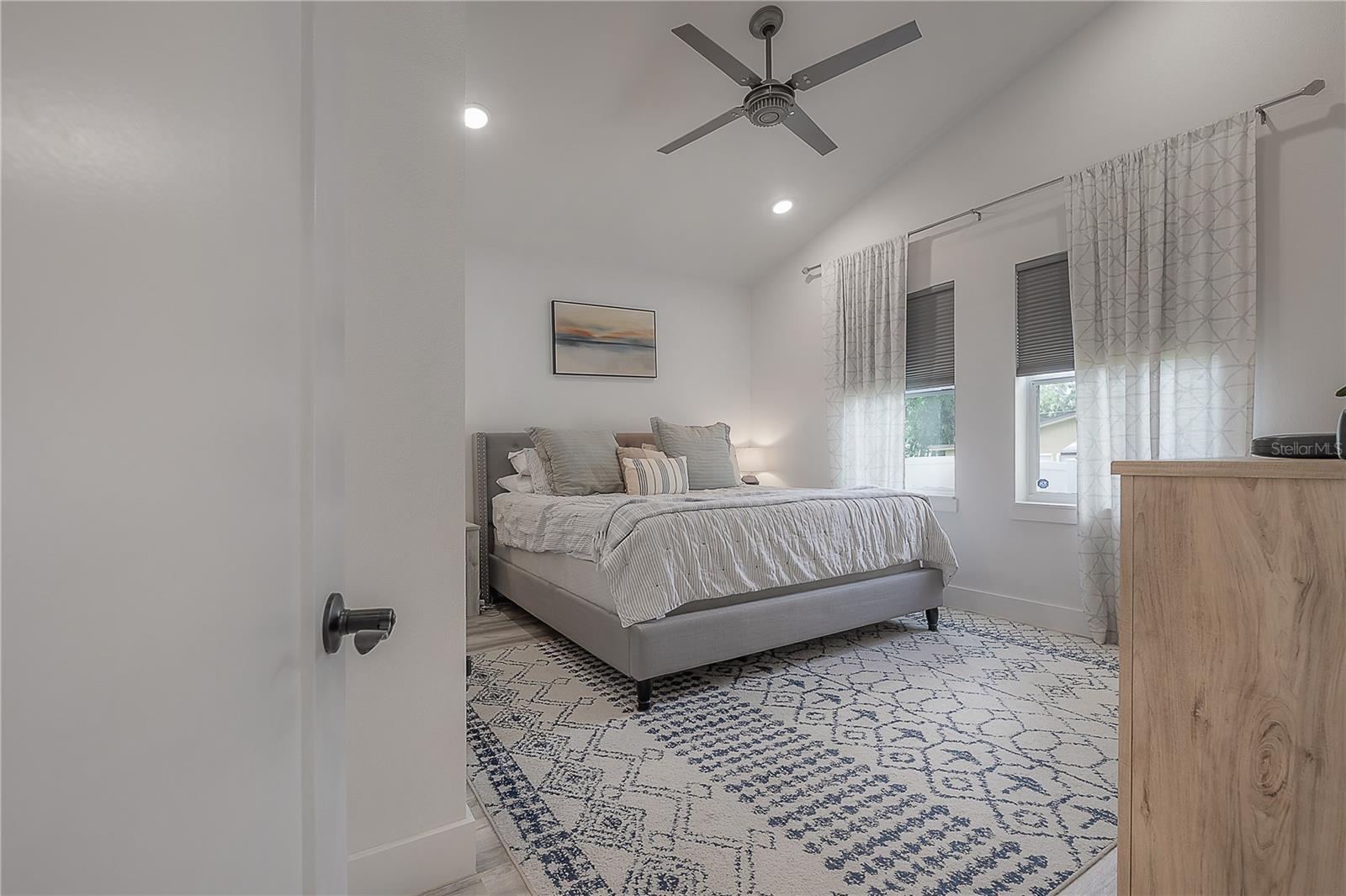 208 W FLORIBRASKA AVE