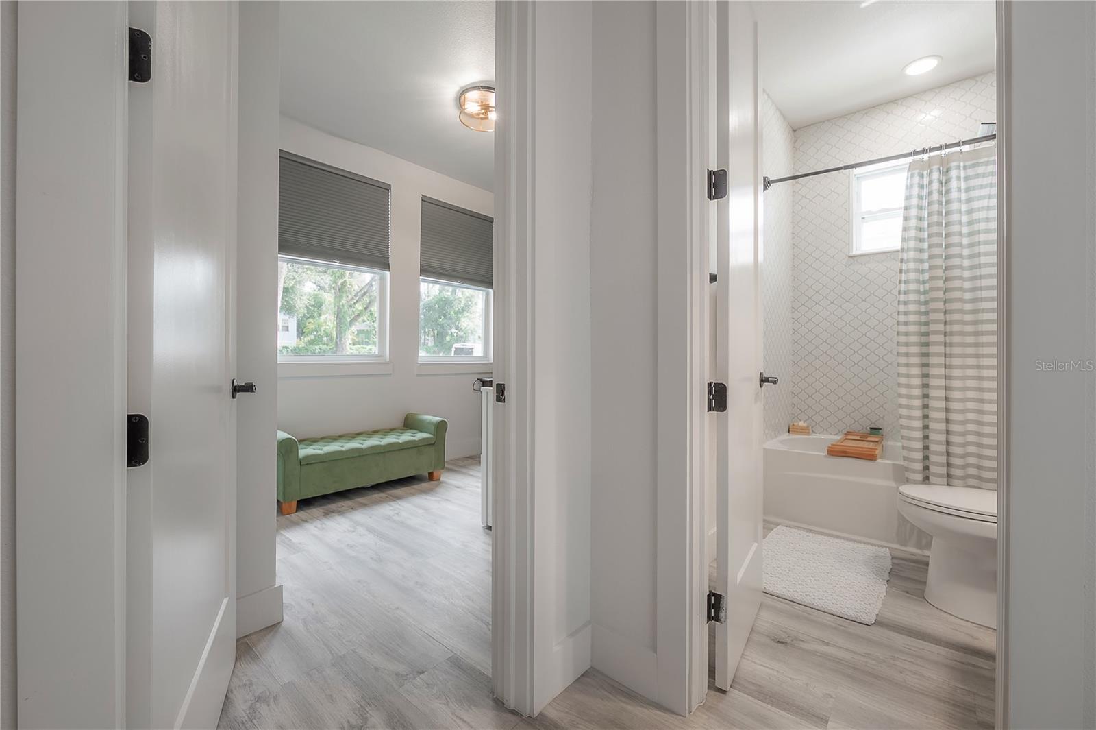 208 W FLORIBRASKA AVE