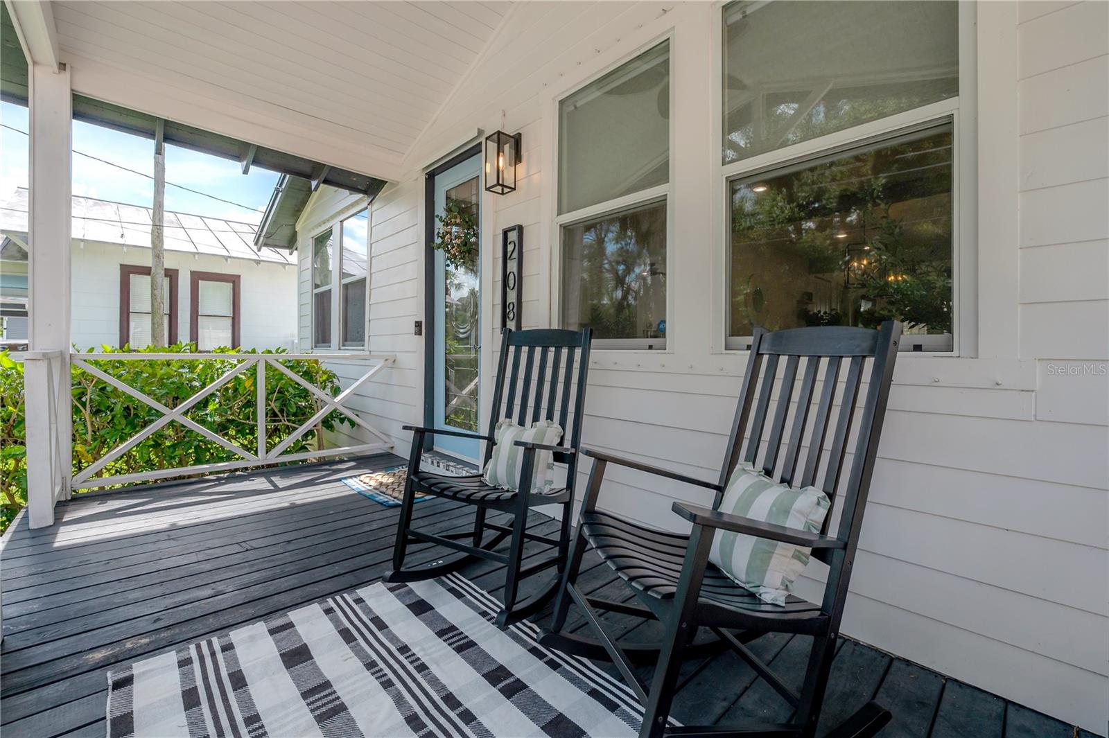 208 W FLORIBRASKA AVE