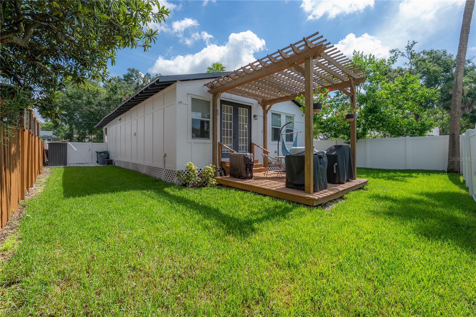 208 W FLORIBRASKA AVE