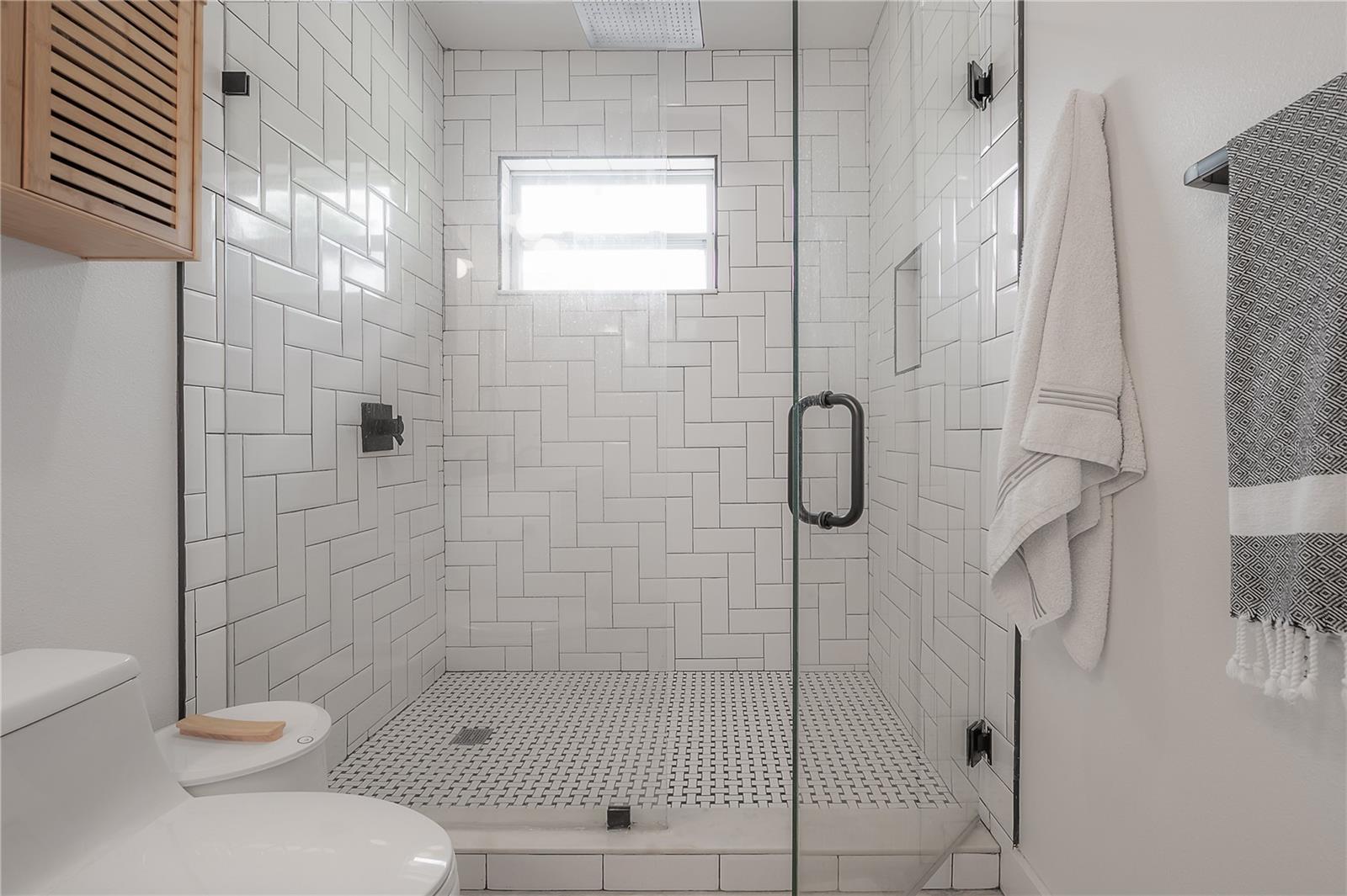 208 W FLORIBRASKA AVE