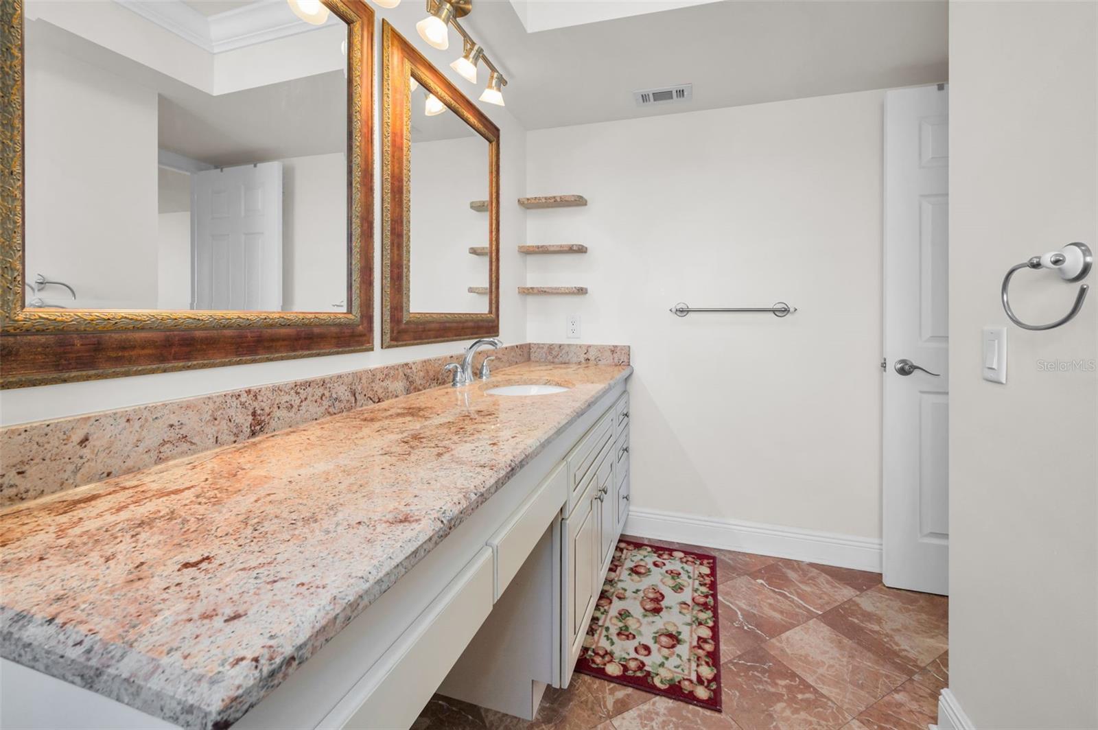 5200 BRITTANY DR S #510