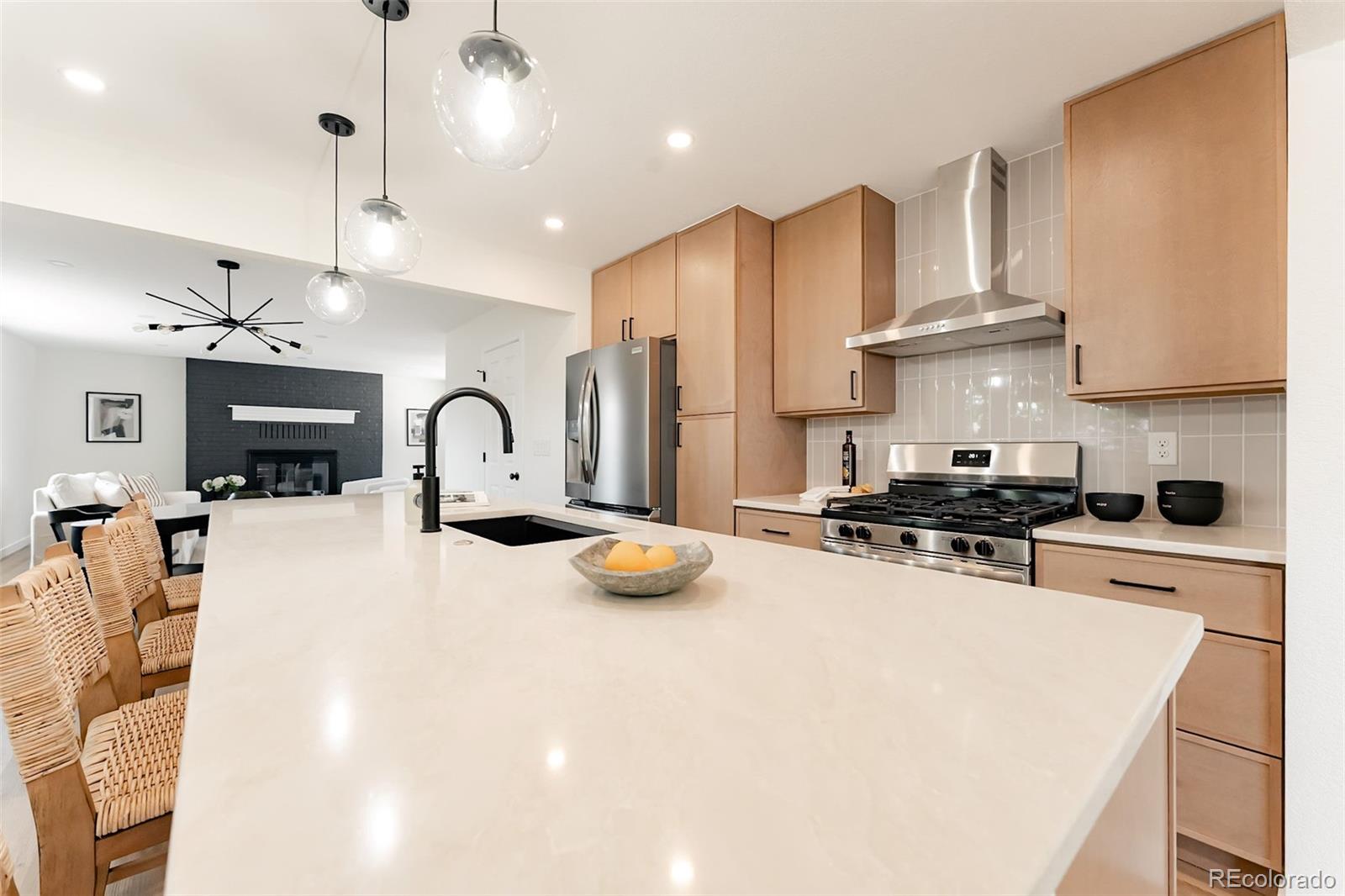 1279 S Raritan