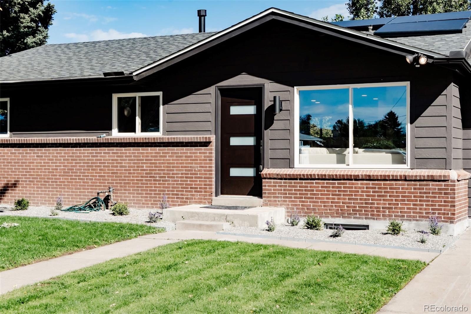 4127 E Davies Place
