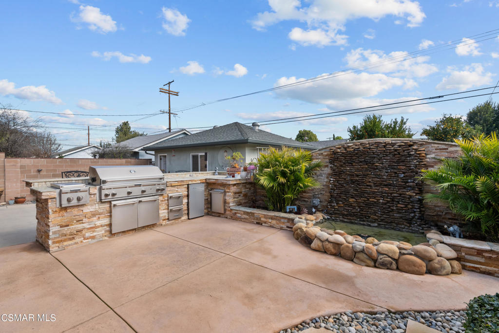 6532 Woodlake Avenue