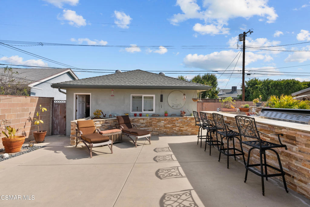 6532 Woodlake Avenue