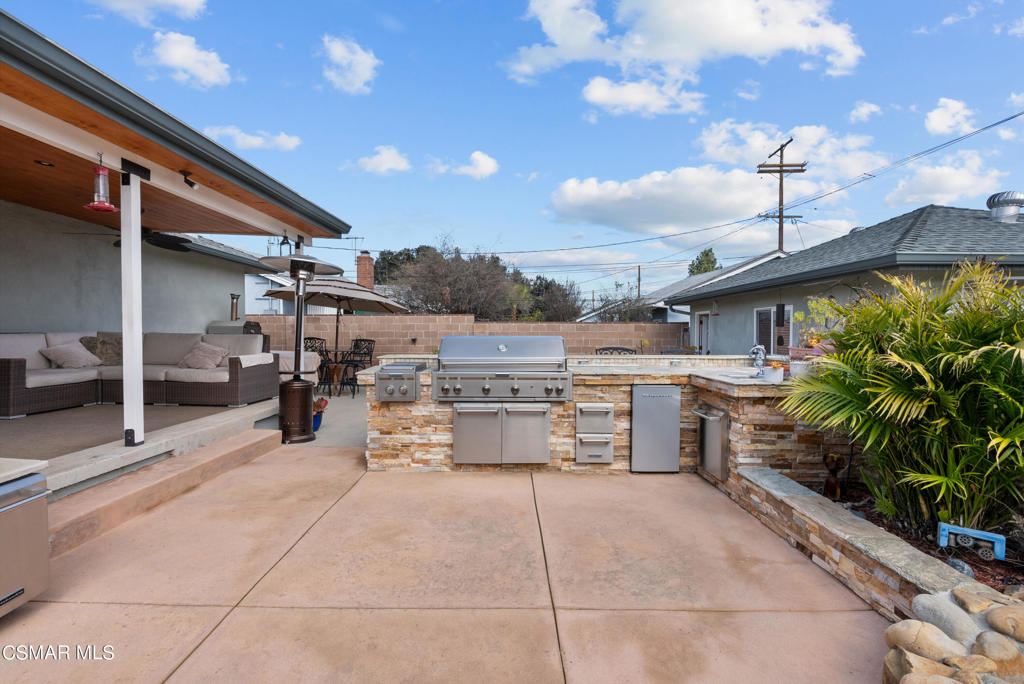 6532 Woodlake Avenue