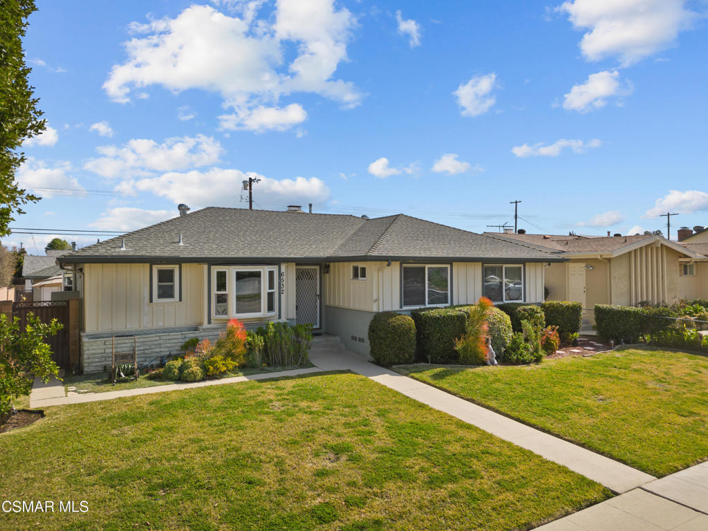 6532 Woodlake Avenue