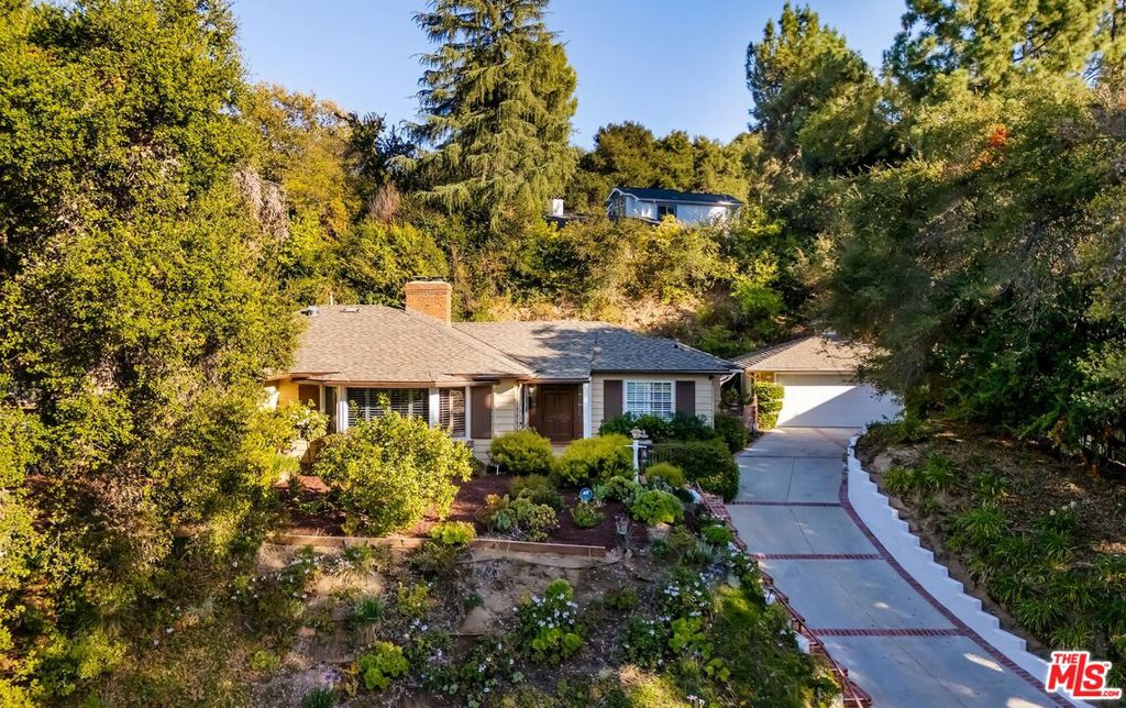 3924 Woodfield Drive