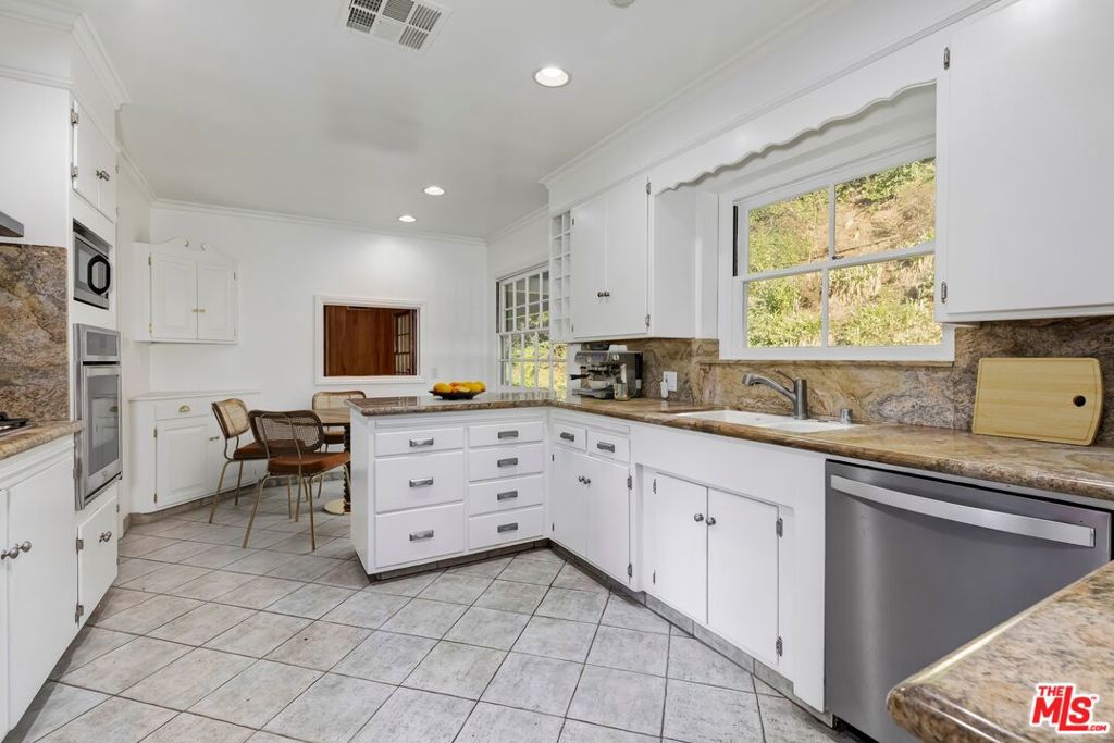 3924 Woodfield Drive