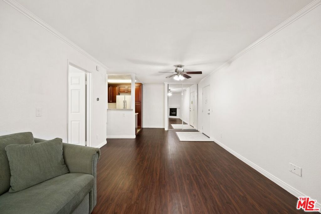 5535 Canoga Avenue 117