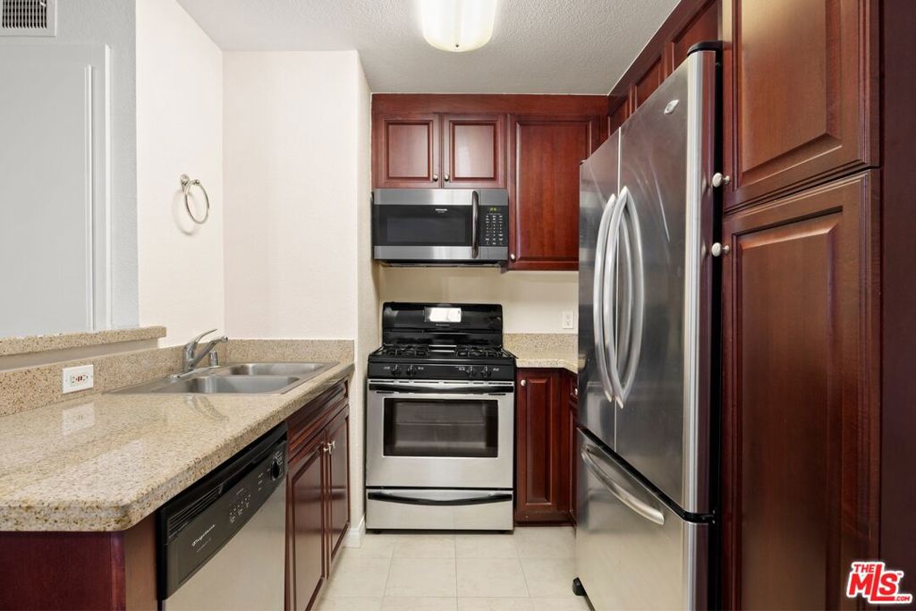 5535 Canoga Avenue 117