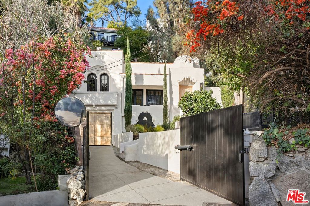 8061 Woodland Lane