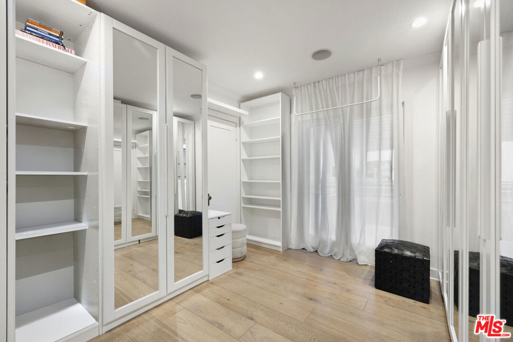 8061 Woodland Lane