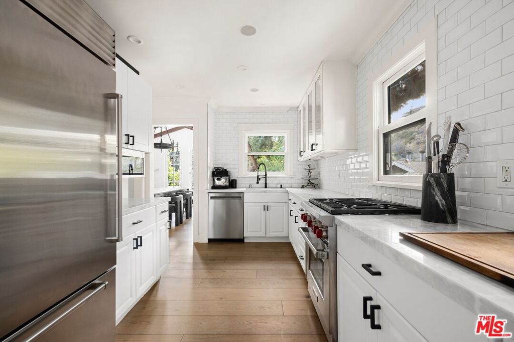 8061 Woodland Lane