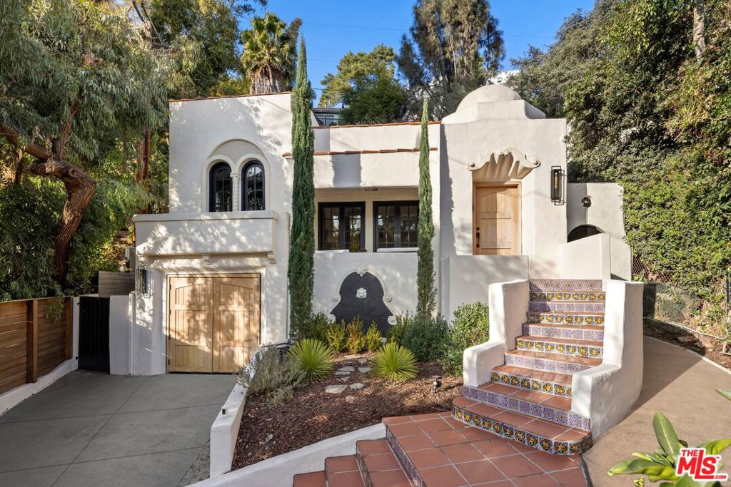 8061 Woodland Lane