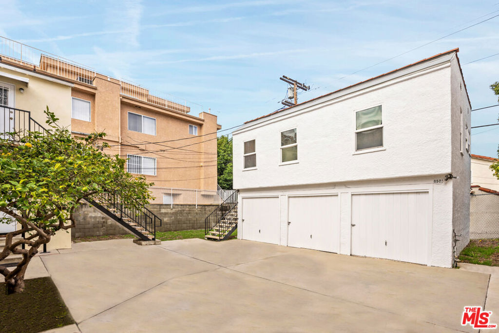 8521 Saturn Street