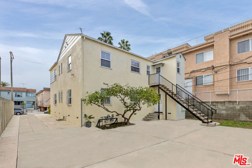 8521 Saturn Street