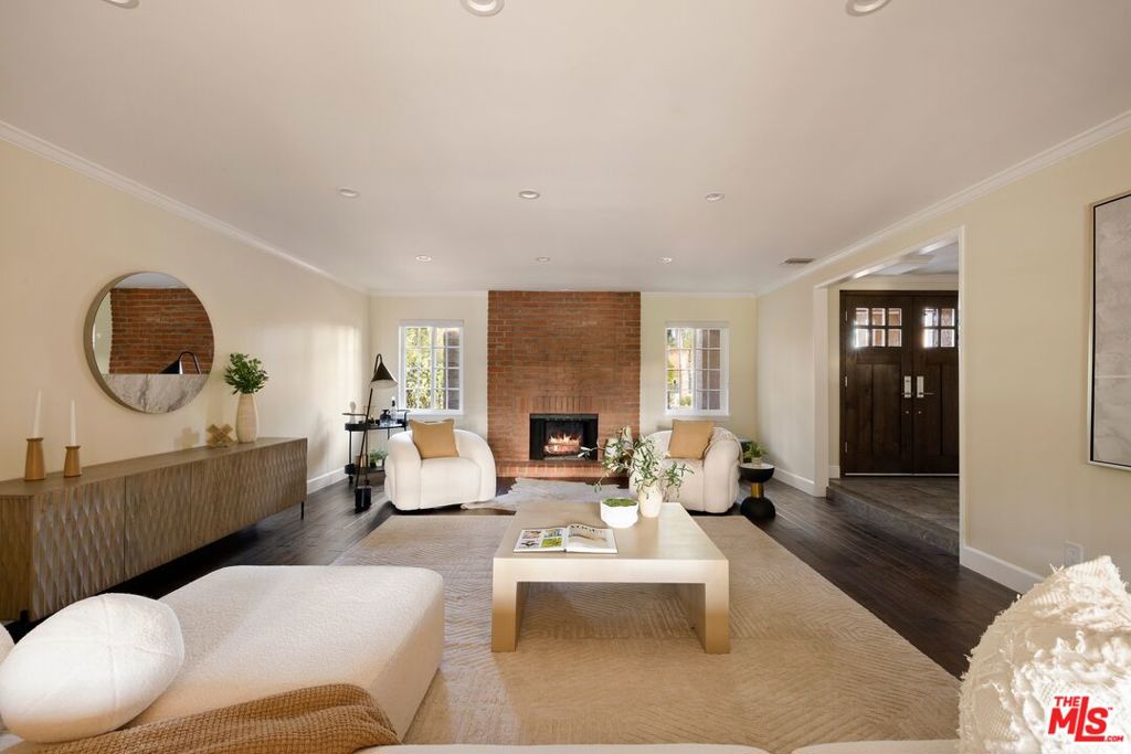 22910 Collins Street