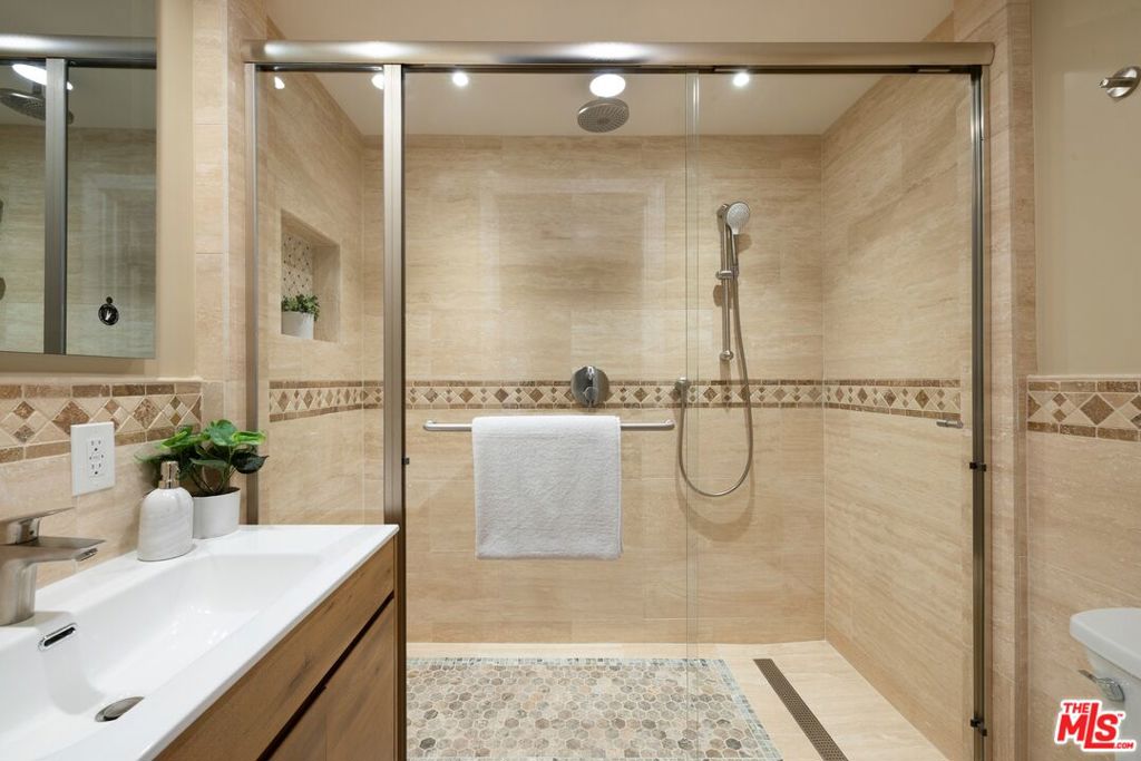 22910 Collins Street