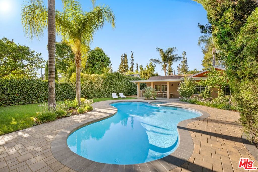 22910 Collins Street