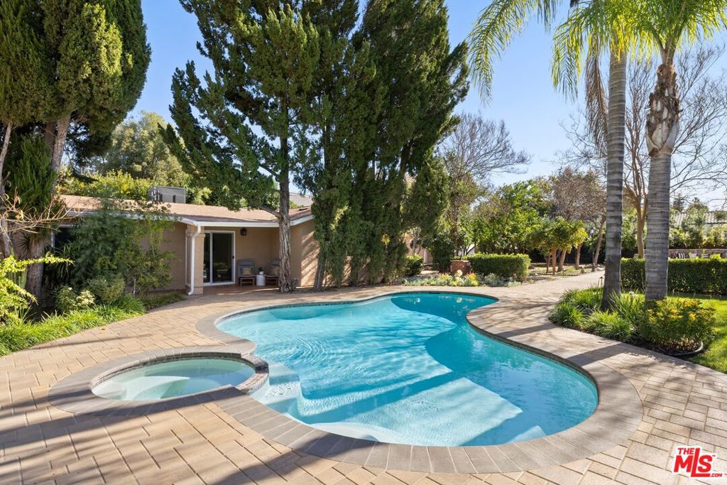 22910 Collins Street