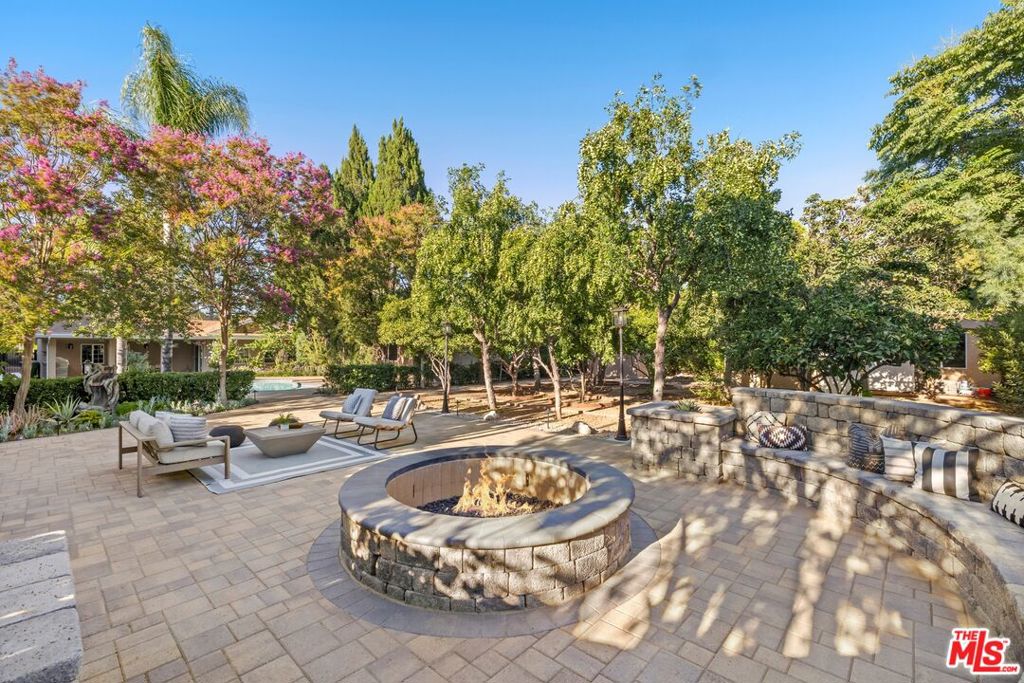 22910 Collins Street