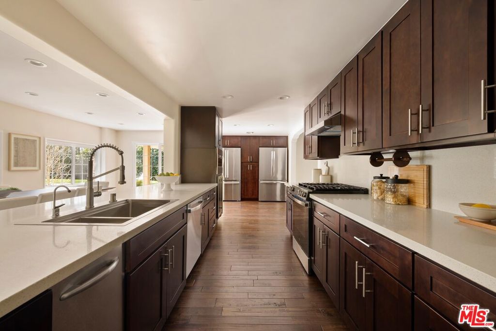 22910 Collins Street