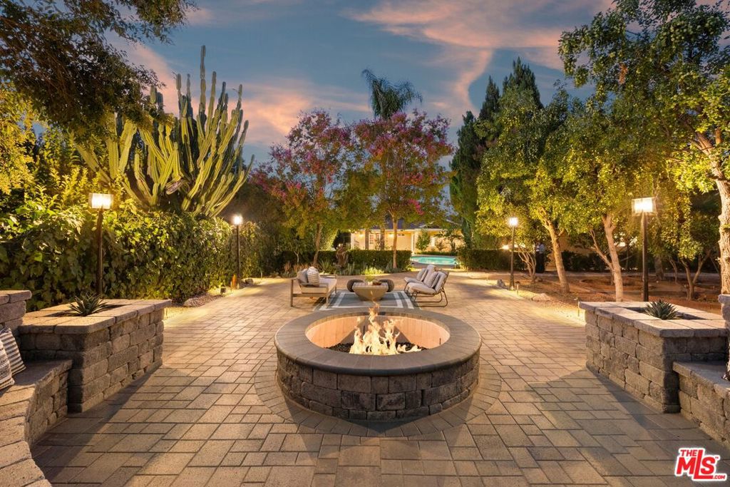 22910 Collins Street