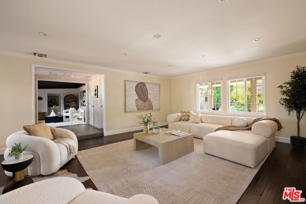 22910 Collins Street