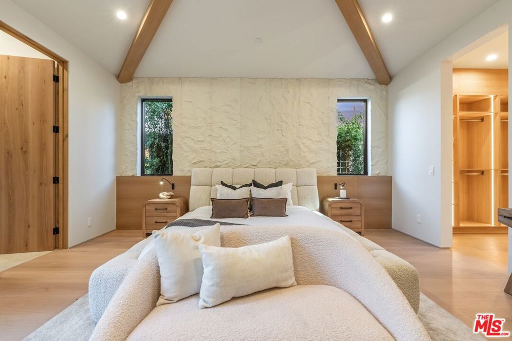 14647 Morrison Street