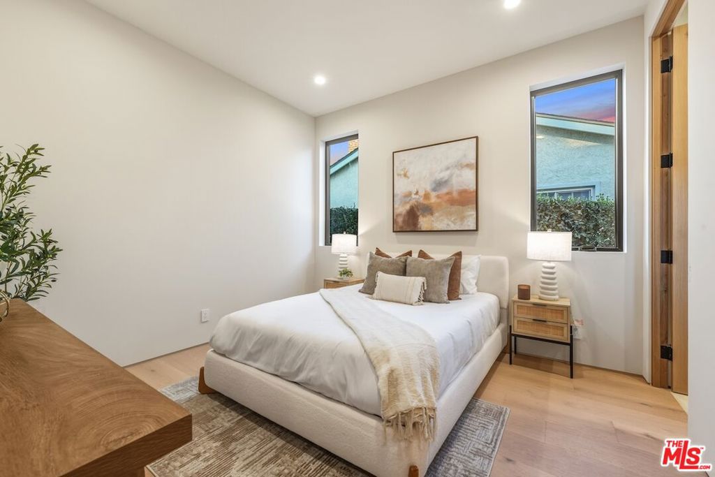 14647 Morrison Street