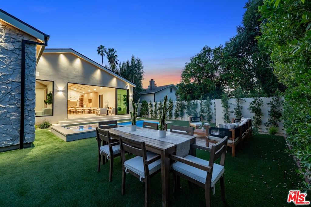 14647 Morrison Street