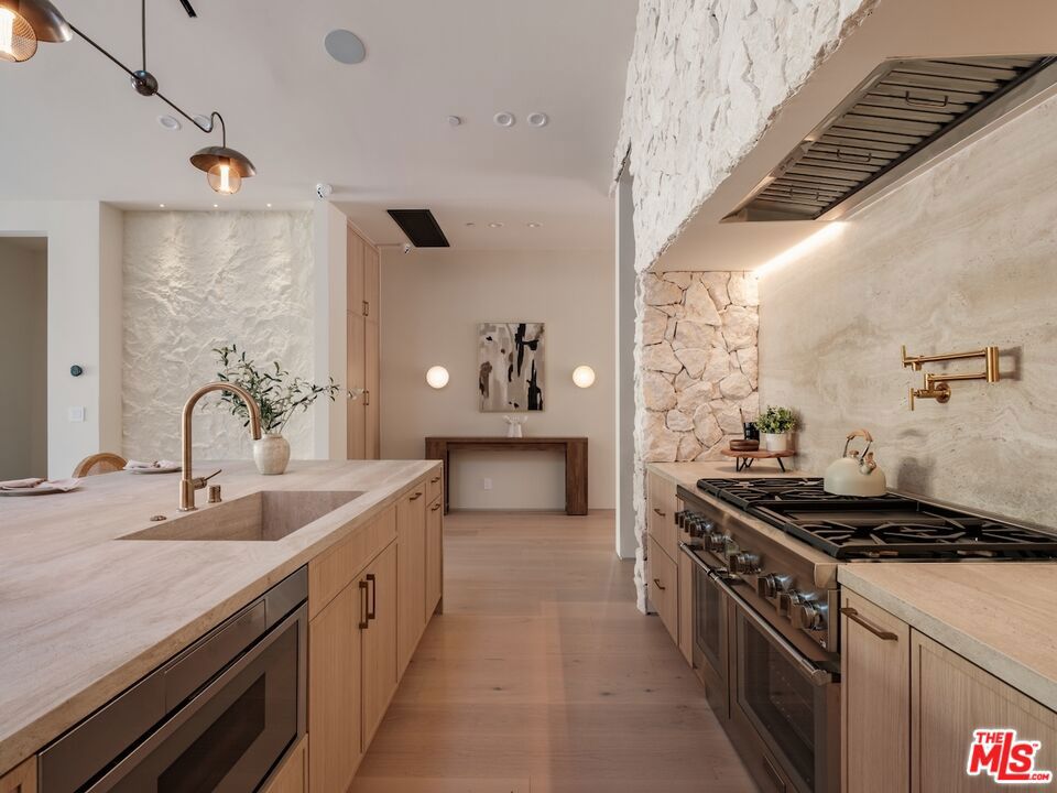 14647 Morrison Street