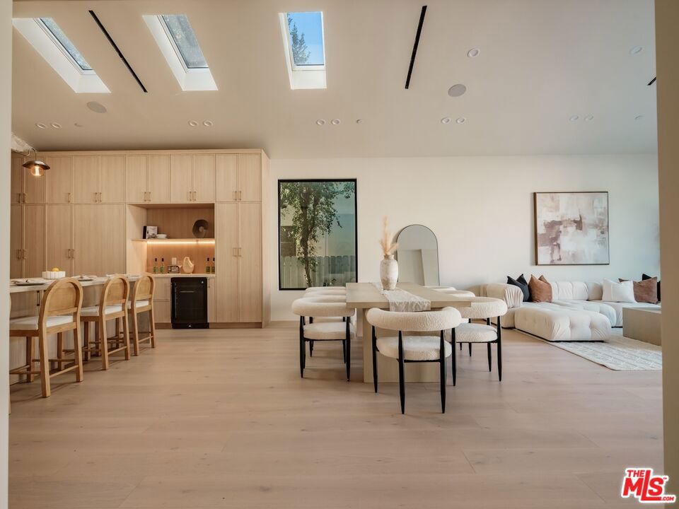 14647 Morrison Street