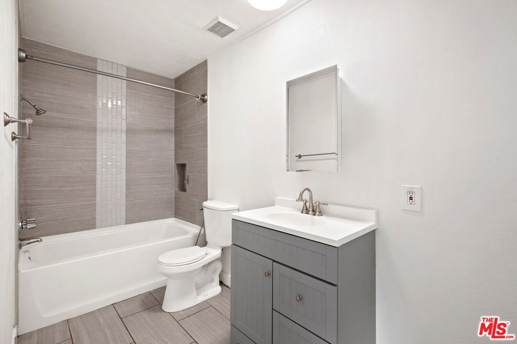 18530 Hatteras Street 115