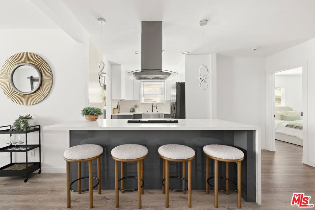 6160 Shoshone Avenue