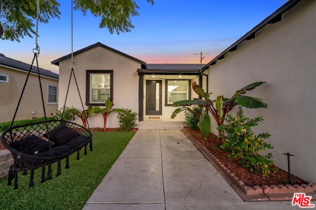 6160 Shoshone Avenue