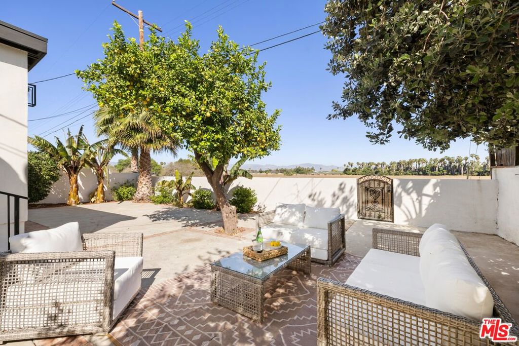 6160 Shoshone Avenue