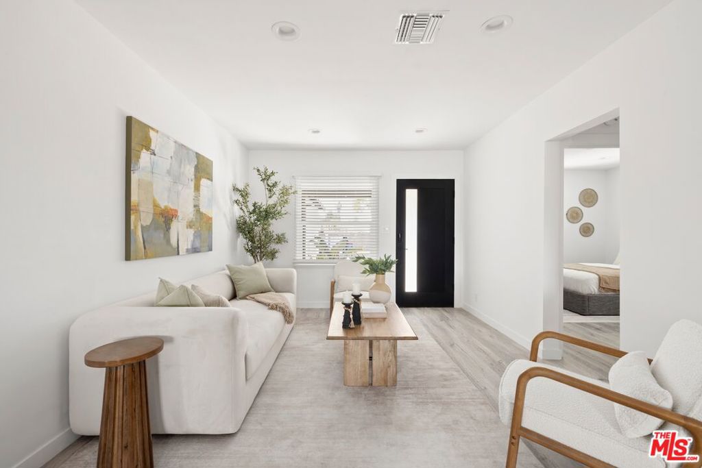 6160 Shoshone Avenue