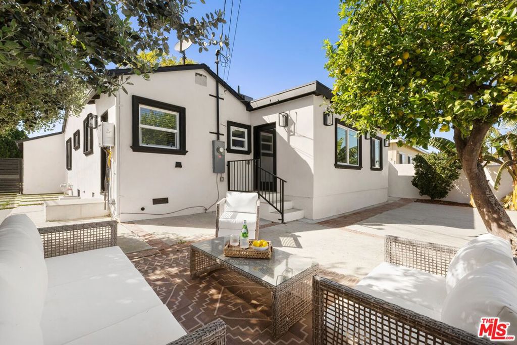 6160 Shoshone Avenue