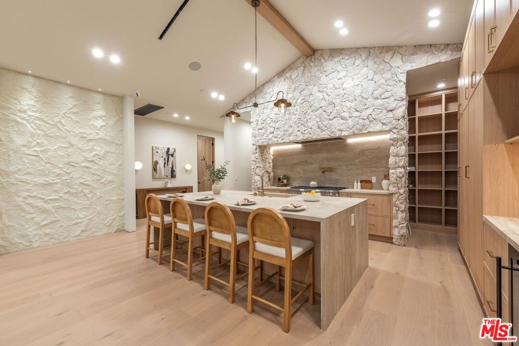 14647 Morrison Street