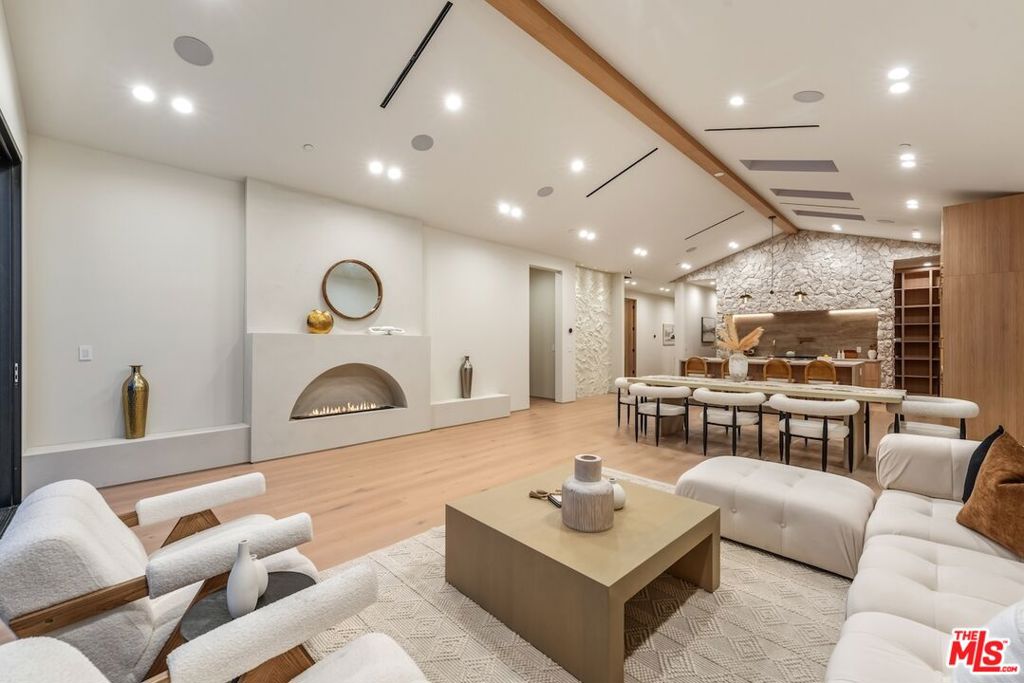 14647 Morrison Street