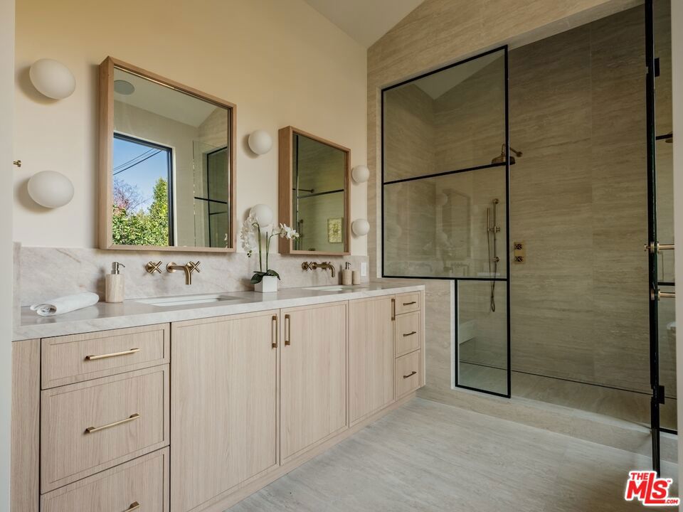 14647 Morrison Street