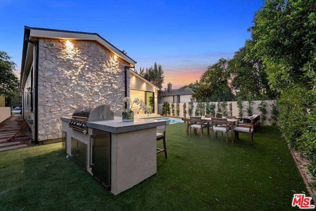 14647 Morrison Street