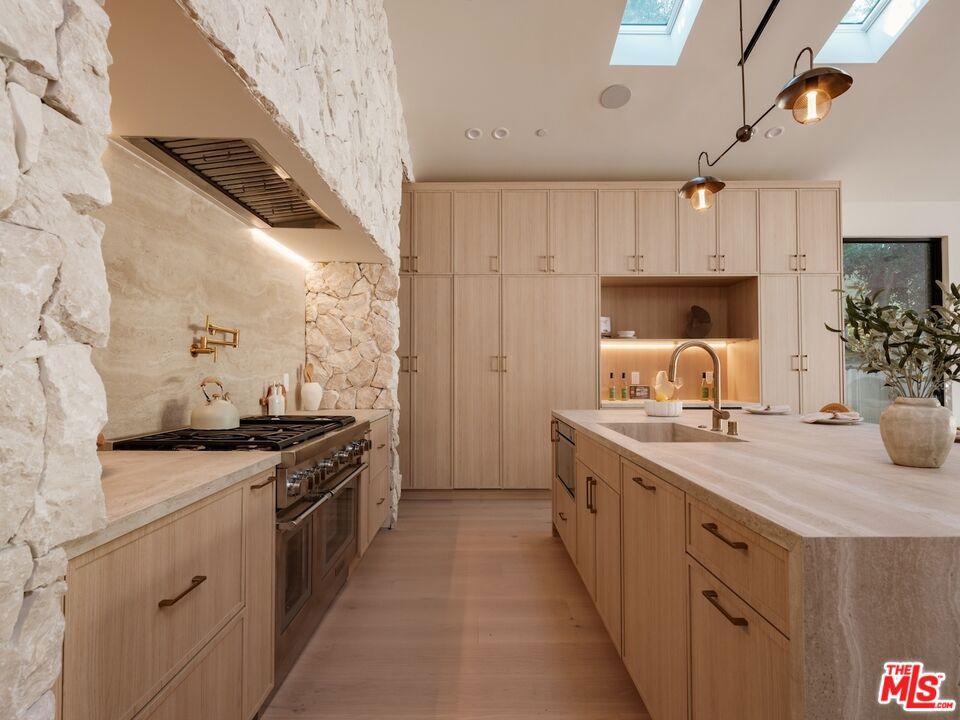 14647 Morrison Street