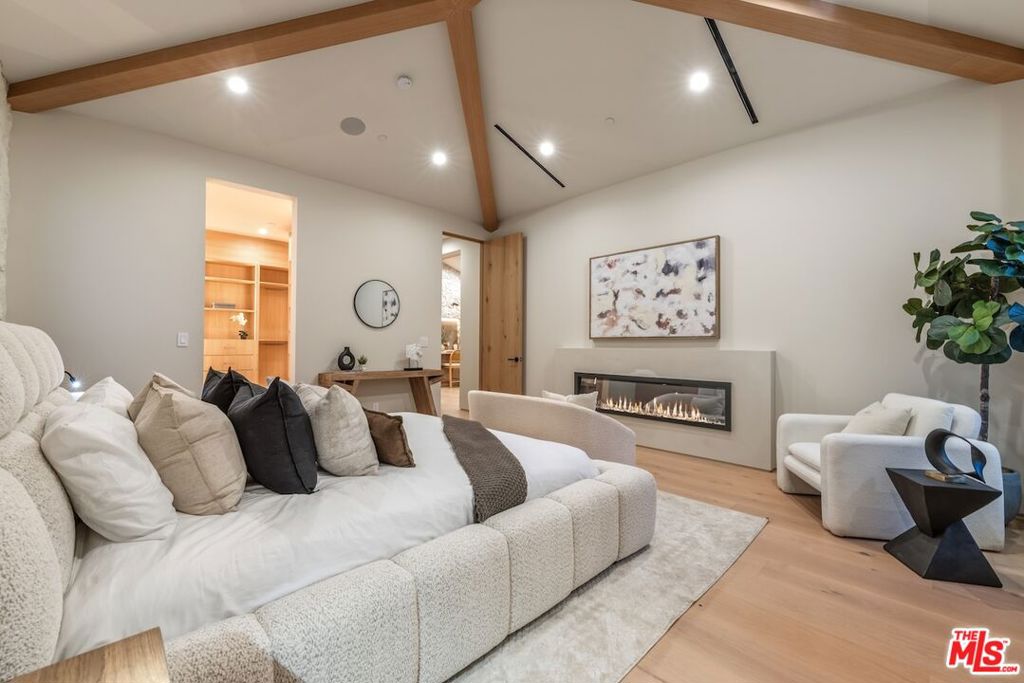 14647 Morrison Street